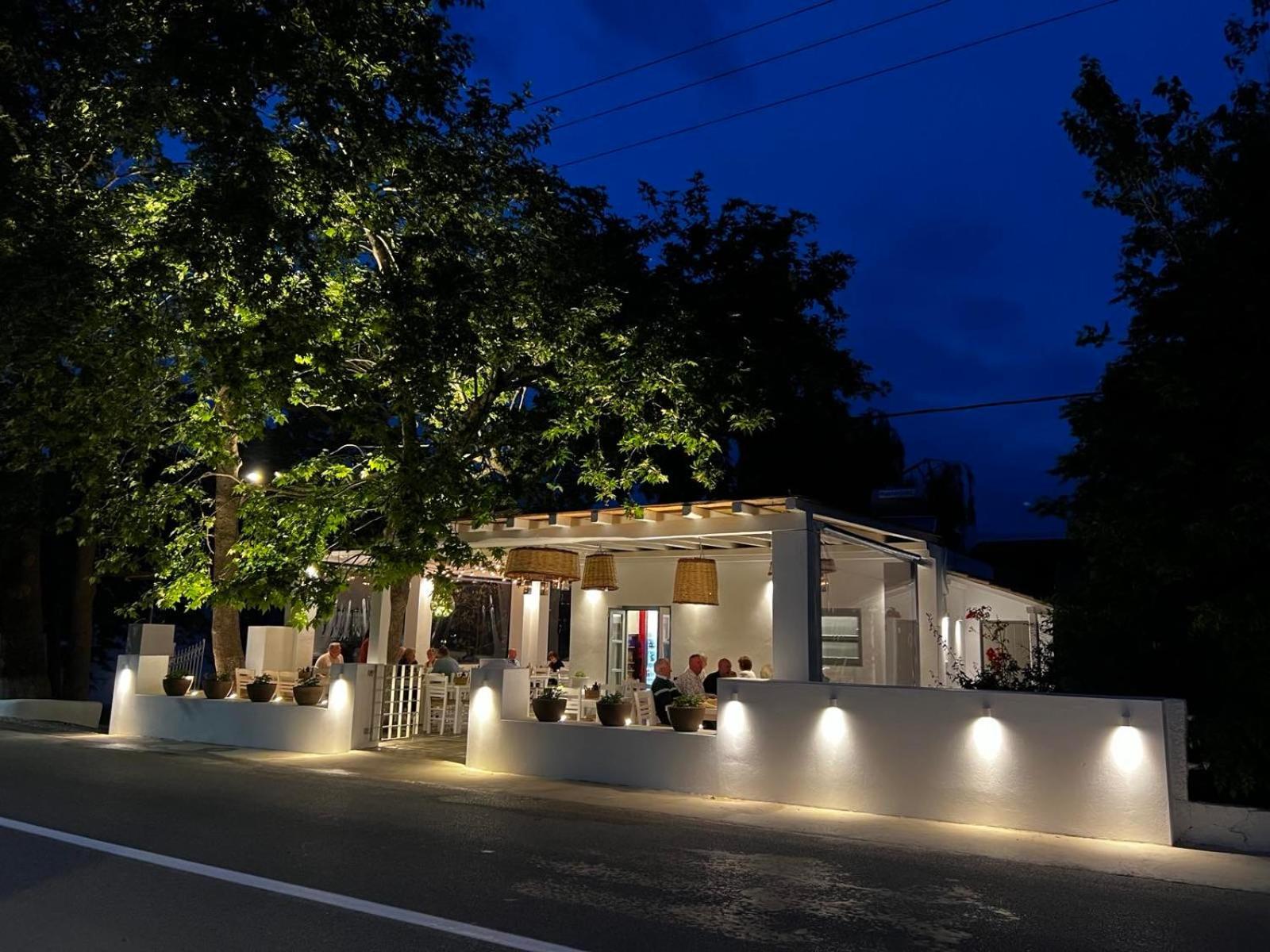 Paris Studios & Apartment อายา ปารัสเกวี ภายนอก รูปภาพ